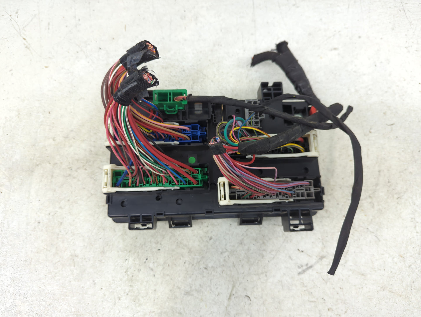 2021 Dodge Durango Fusebox Fuse Box Panel Relay Module P/N:P68500274AA Fits OEM Used Auto Parts - Oemusedautoparts1.com
