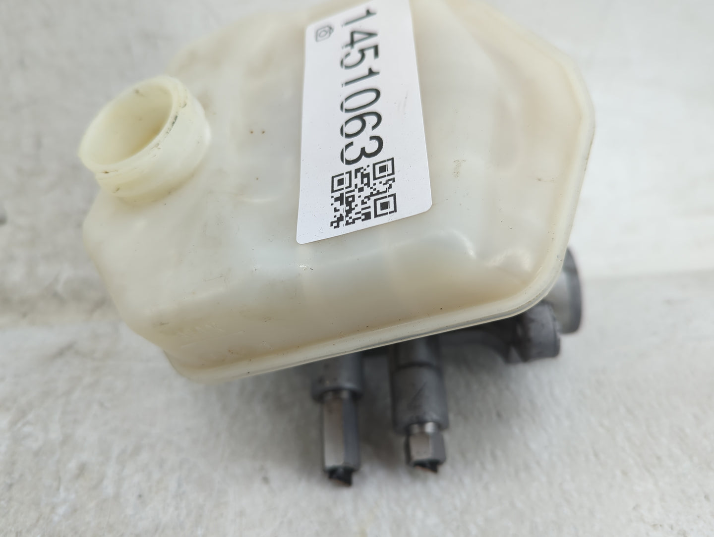 2016-2022 Dodge Durango Brake Master Cylinder 1451063 - Oemusedautoparts1.com