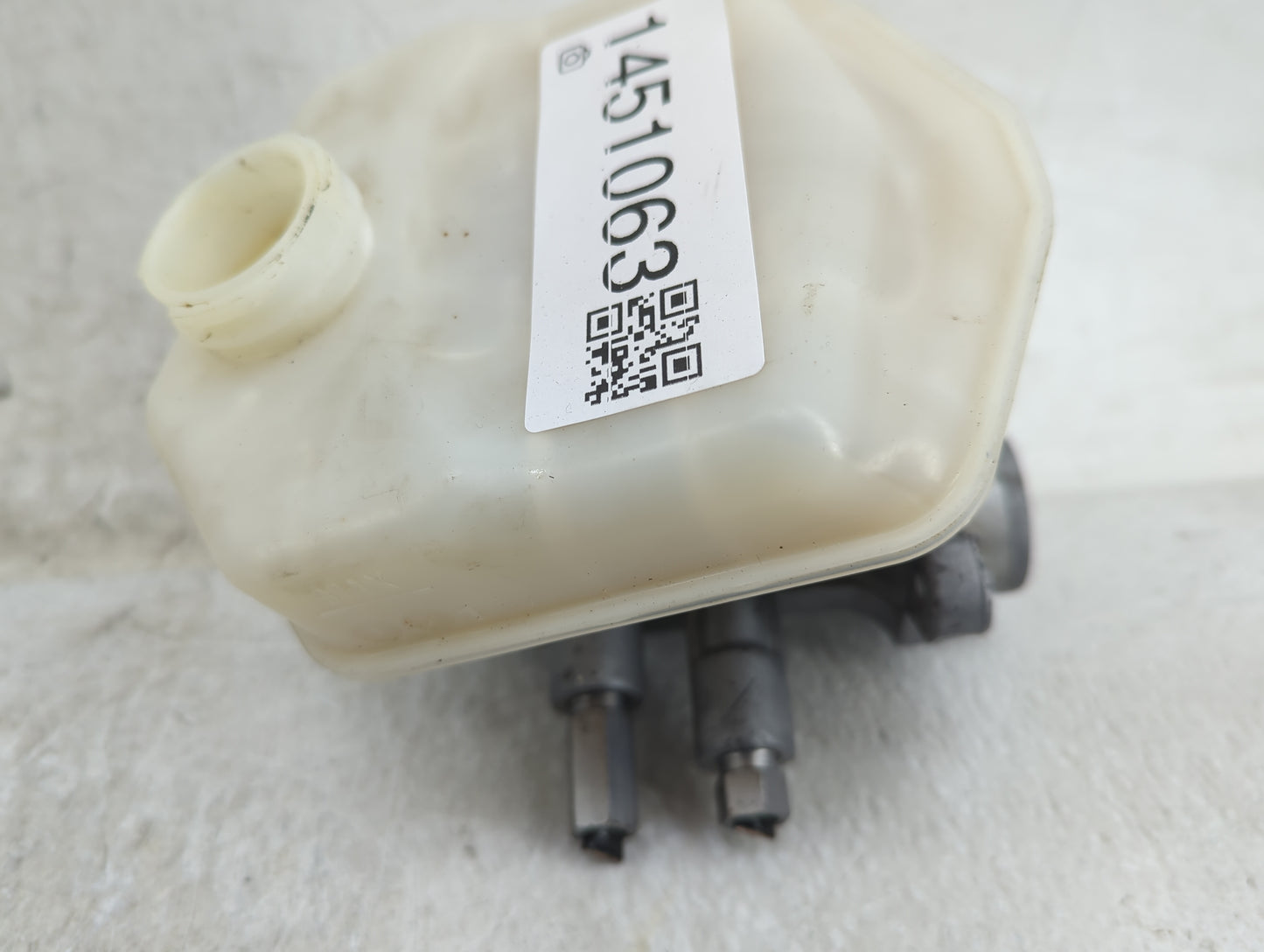 2016-2022 Dodge Durango Brake Master Cylinder 1451063 - Oemusedautoparts1.com