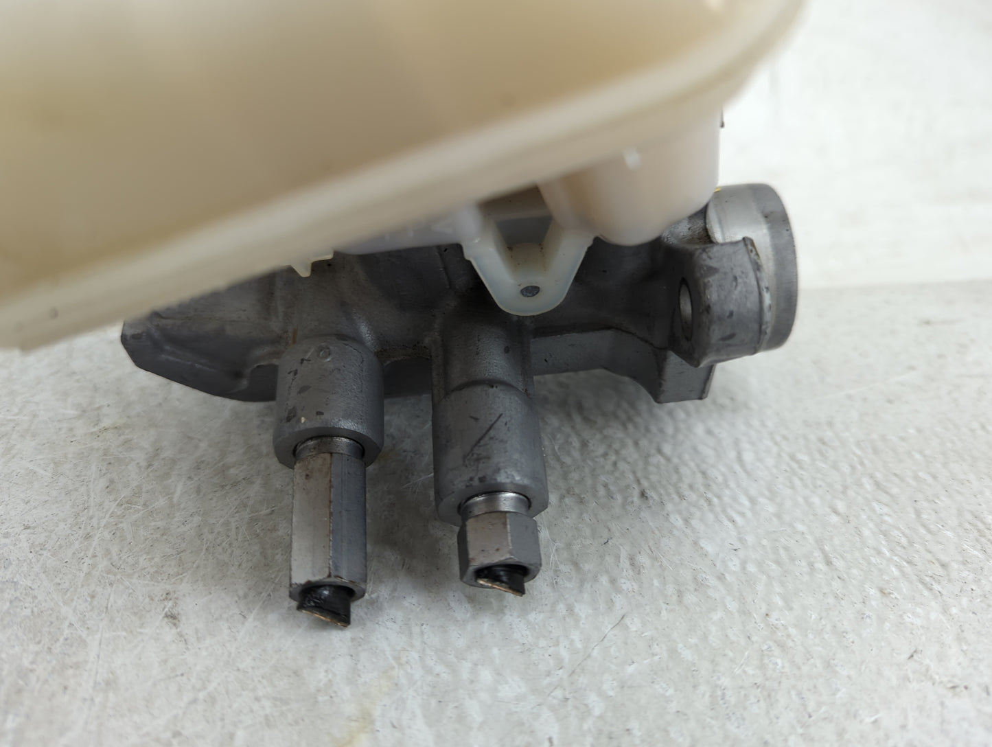 2016-2022 Dodge Durango Brake Master Cylinder 1451063 - Oemusedautoparts1.com