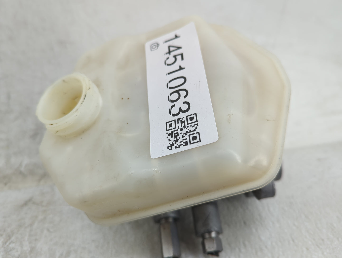 2016-2022 Dodge Durango Brake Master Cylinder - Oemusedautoparts1.com