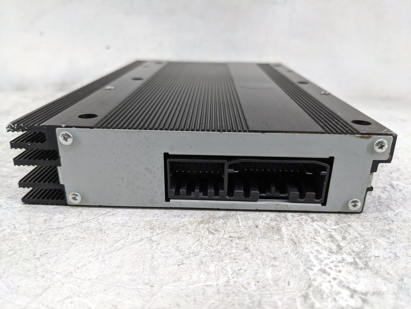 2016-2020 Dodge Durango Radio Speaker Amplifier 68303980aa - Oemusedautoparts1.com