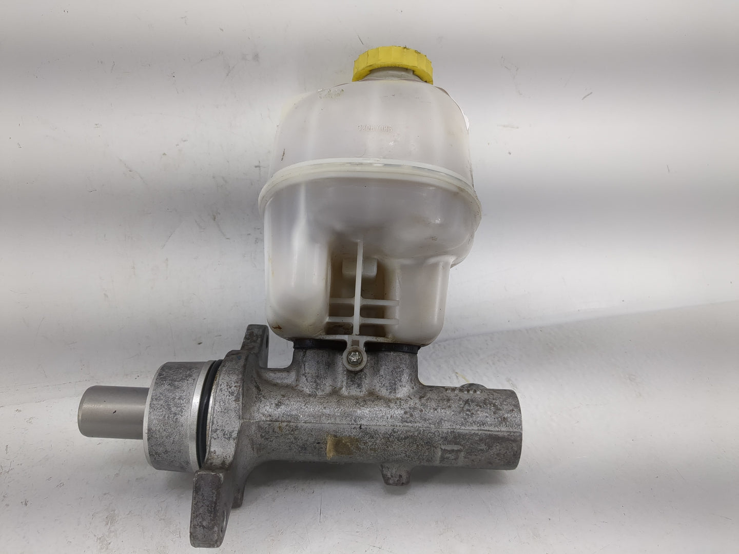 2007-2008 Dodge Ram 1500 Brake Master Cylinder - Oemusedautoparts1.com