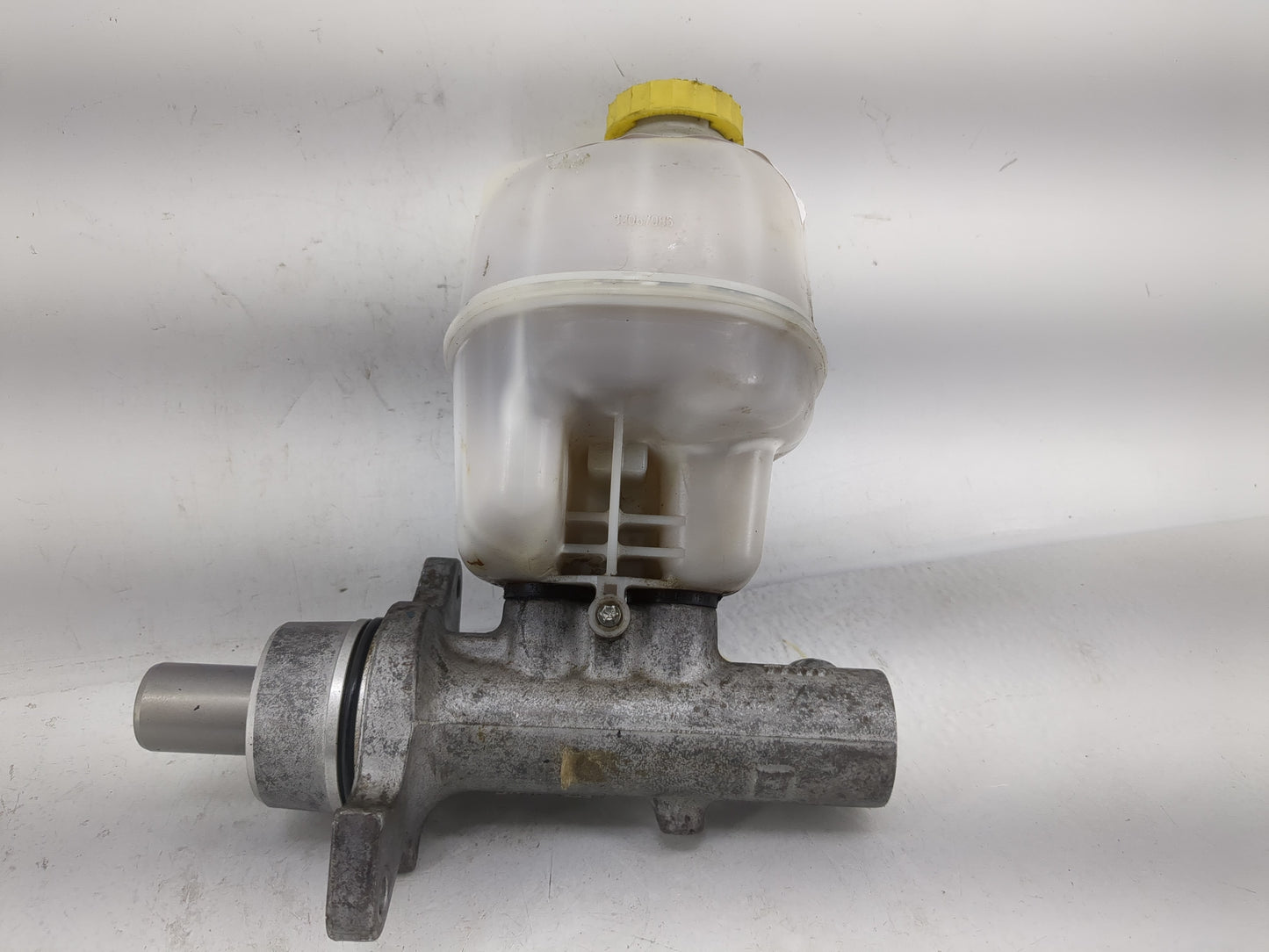 2007-2008 Dodge Ram 1500 Brake Master Cylinder - Oemusedautoparts1.com