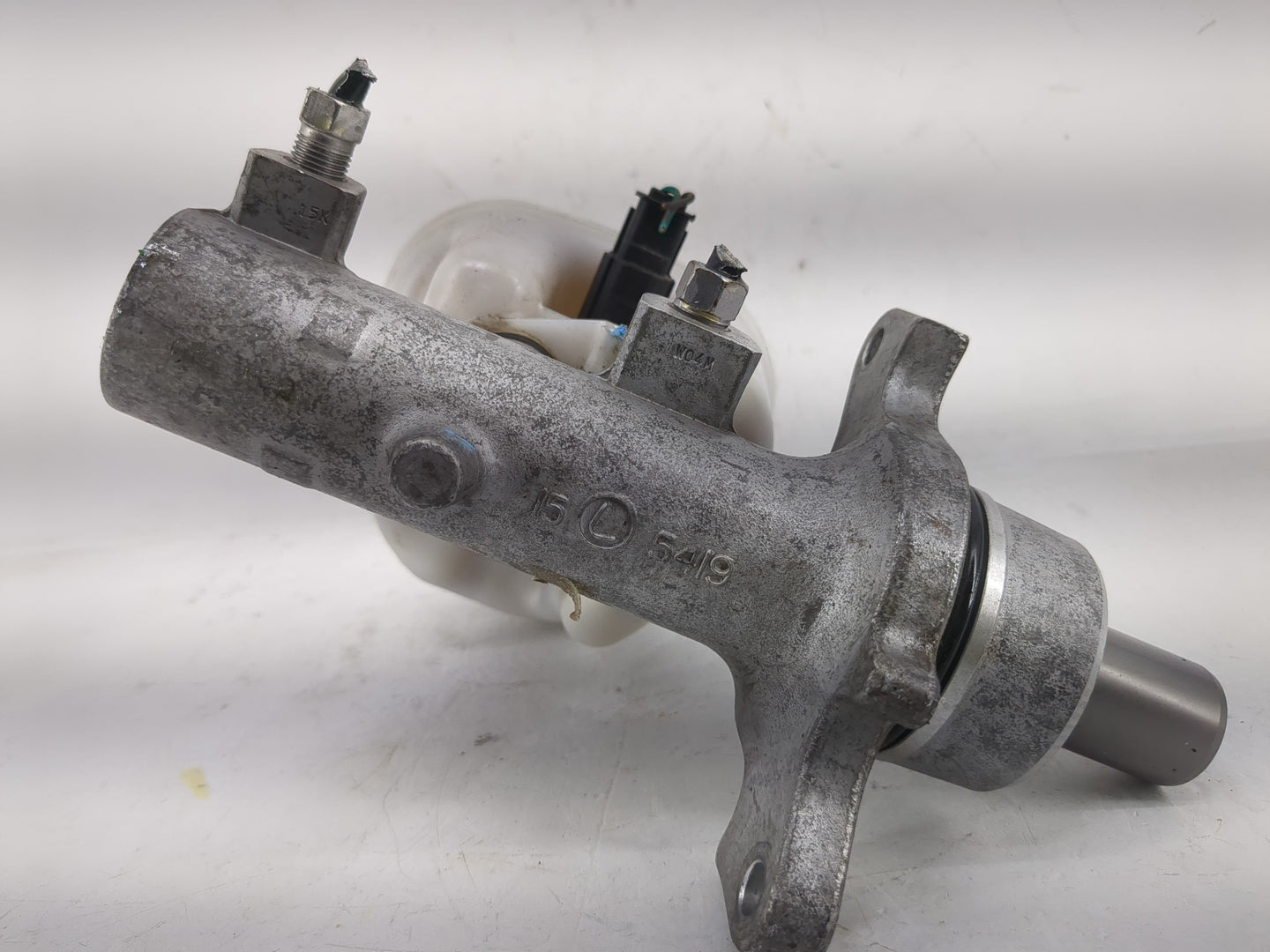 2007-2008 Dodge Ram 1500 Brake Master Cylinder - Oemusedautoparts1.com