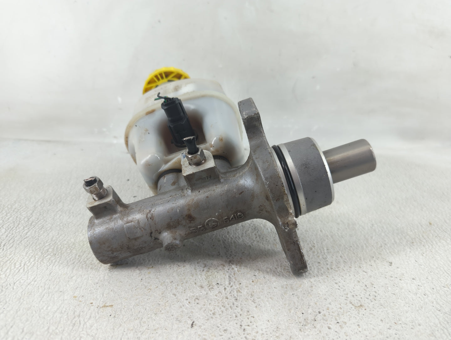 2007-2008 Dodge Ram 1500 Brake Master Cylinder 1220803 - Oemusedautoparts1.com