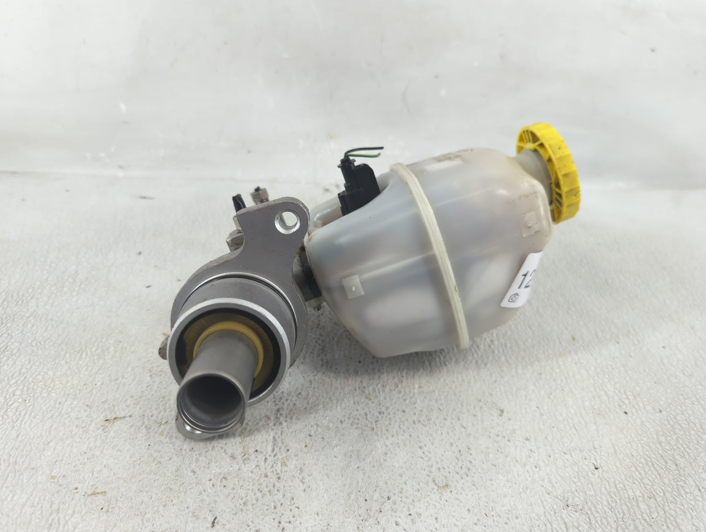 2007-2008 Dodge Ram 1500 Brake Master Cylinder 1220803 - Oemusedautoparts1.com