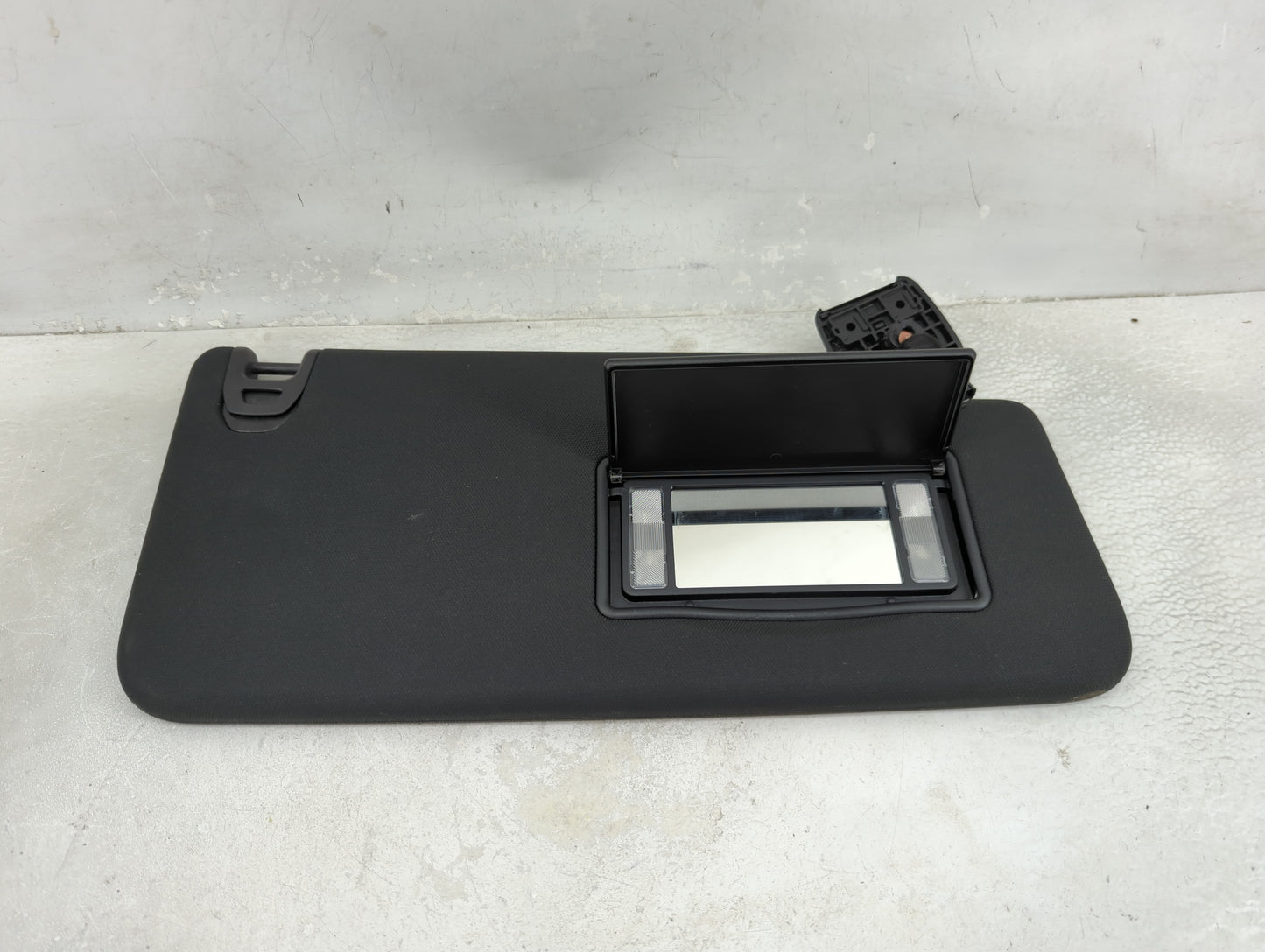 2021 Dodge Ram 1500 Sun Visor Shade Replacement Passenger Right Mirror Fits Fits 2019 2020 2022 OEM Used Auto Parts - Oemuse
