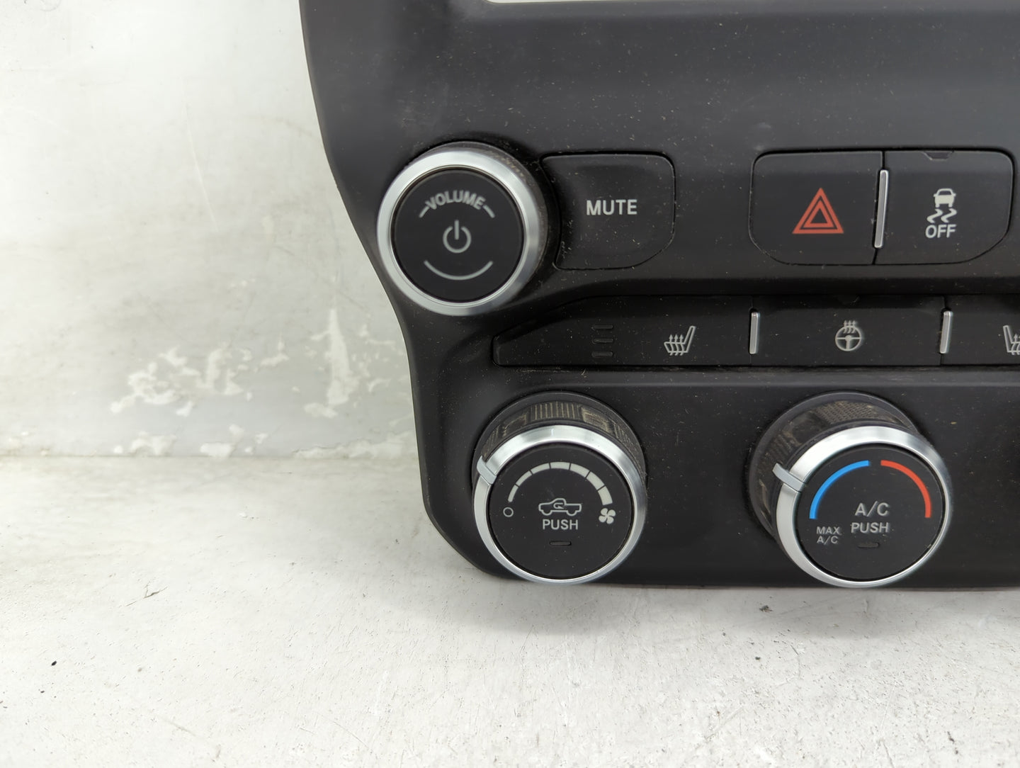 2021 Dodge Ram 2500 Climate Control Module Temperature AC/Heater Replacement P/N:P68370125AB 17027644-02 Fits Fits 2019 2020