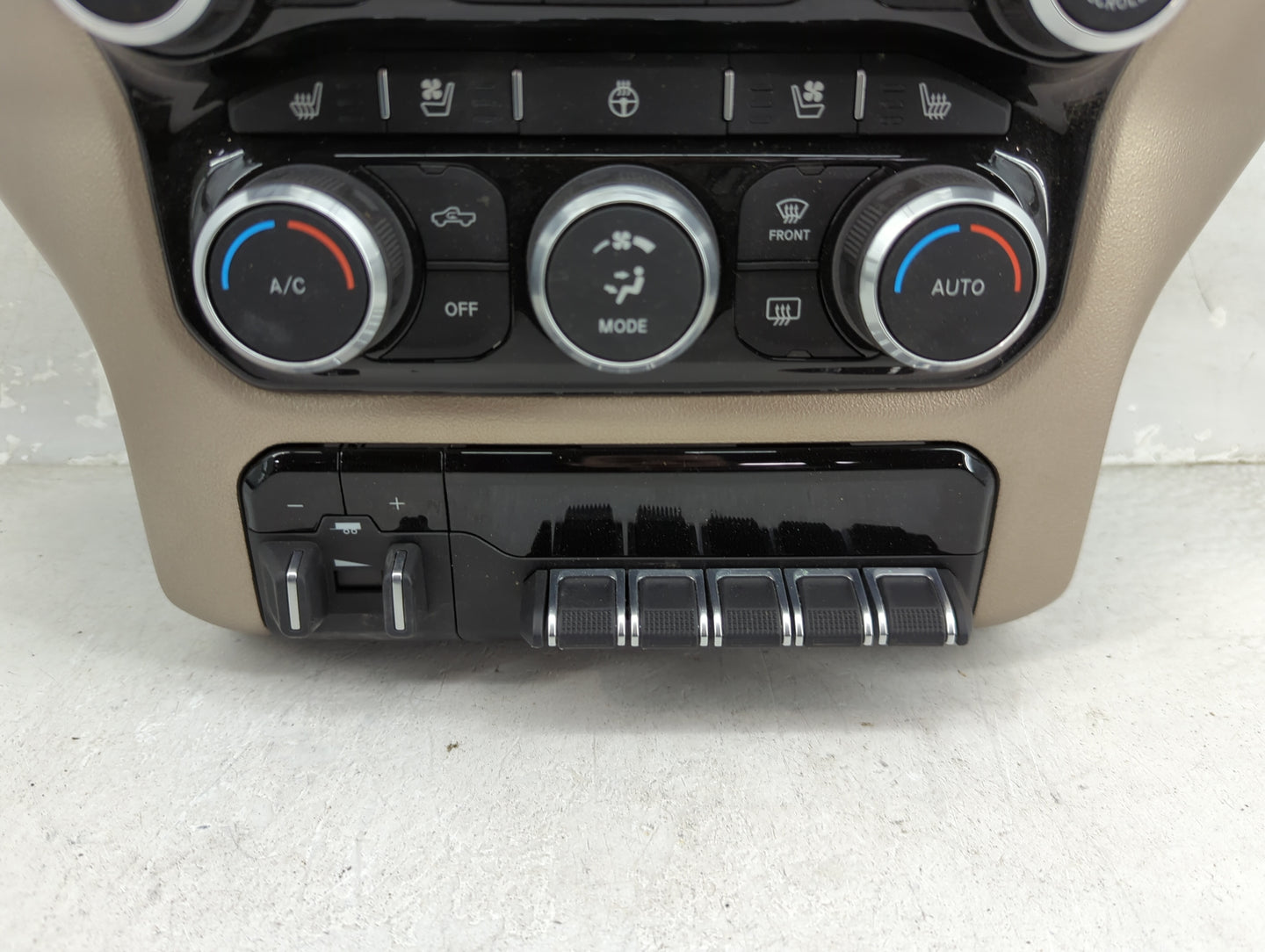 2021 Dodge Ram 3500 Climate Control Module Temperature AC/Heater Replacement P/N:P68370120 17027650-02 Fits Fits 2019 2020 2