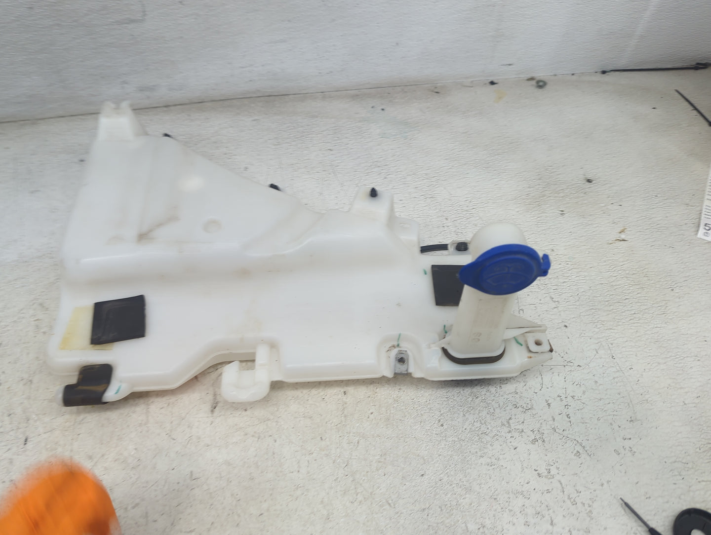 2021-2021 Ford Bronco Windshield Washer Fluid Reservoir Bottle Oem - Oemusedautoparts1.com