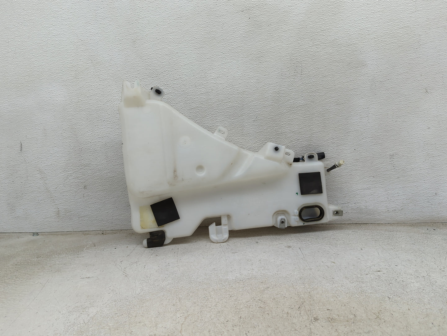 2021-2021 Ford Bronco Windshield Washer Fluid Reservoir Bottle Oem 1473842 - Oemusedautoparts1.com