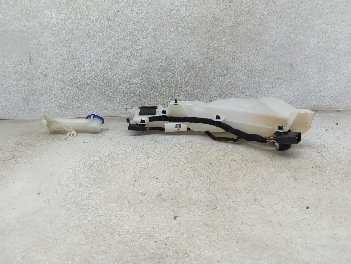 2021-2021 Ford Bronco Windshield Washer Fluid Reservoir Bottle Oem 1473859 - Oemusedautoparts1.com