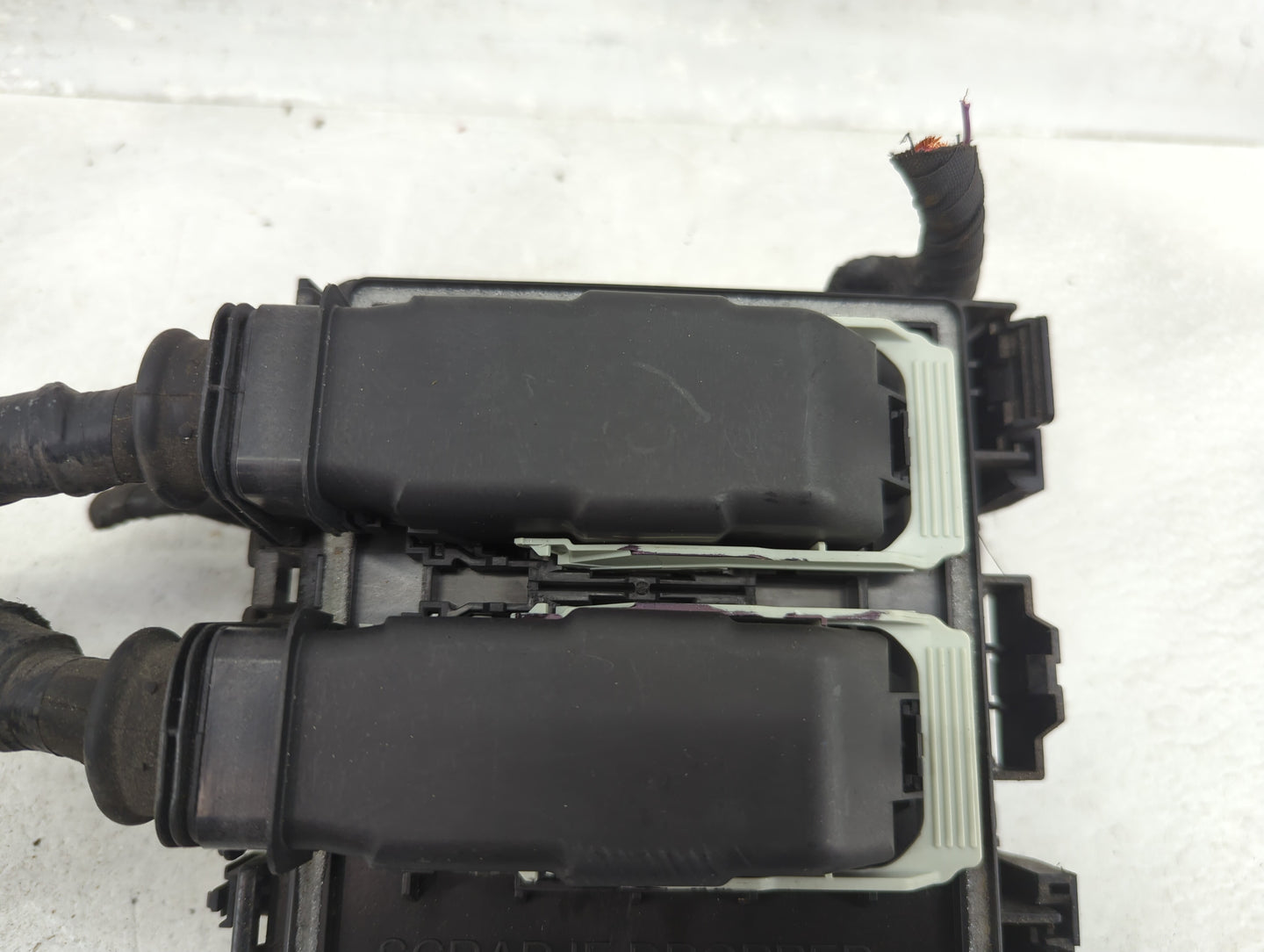 2021-2022 Ford Bronco Sport Fusebox Fuse Box Panel Relay Module P/N:JX6T-14A003-AB Fits Fits 2021 2022 OEM Used Auto Parts -