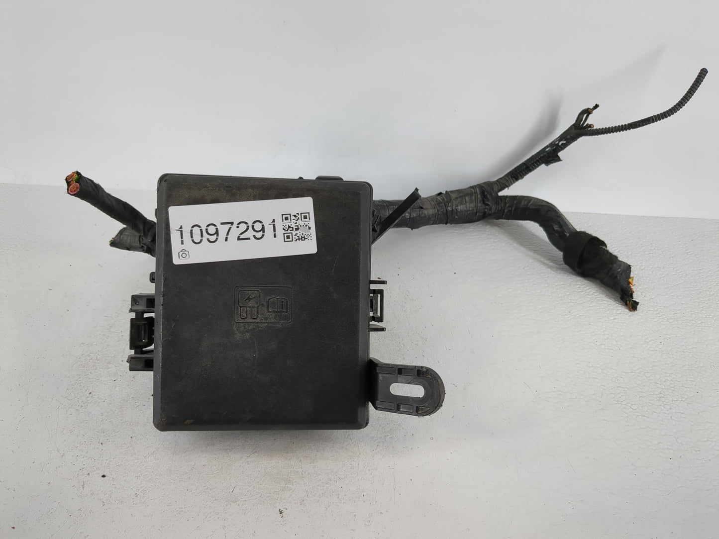 2021 Ford Ecosport Fusebox Fuse Box Panel Relay Module P/N:GN15-12A581-CJH Fits OEM Used Auto Parts - Oemusedautoparts1.com