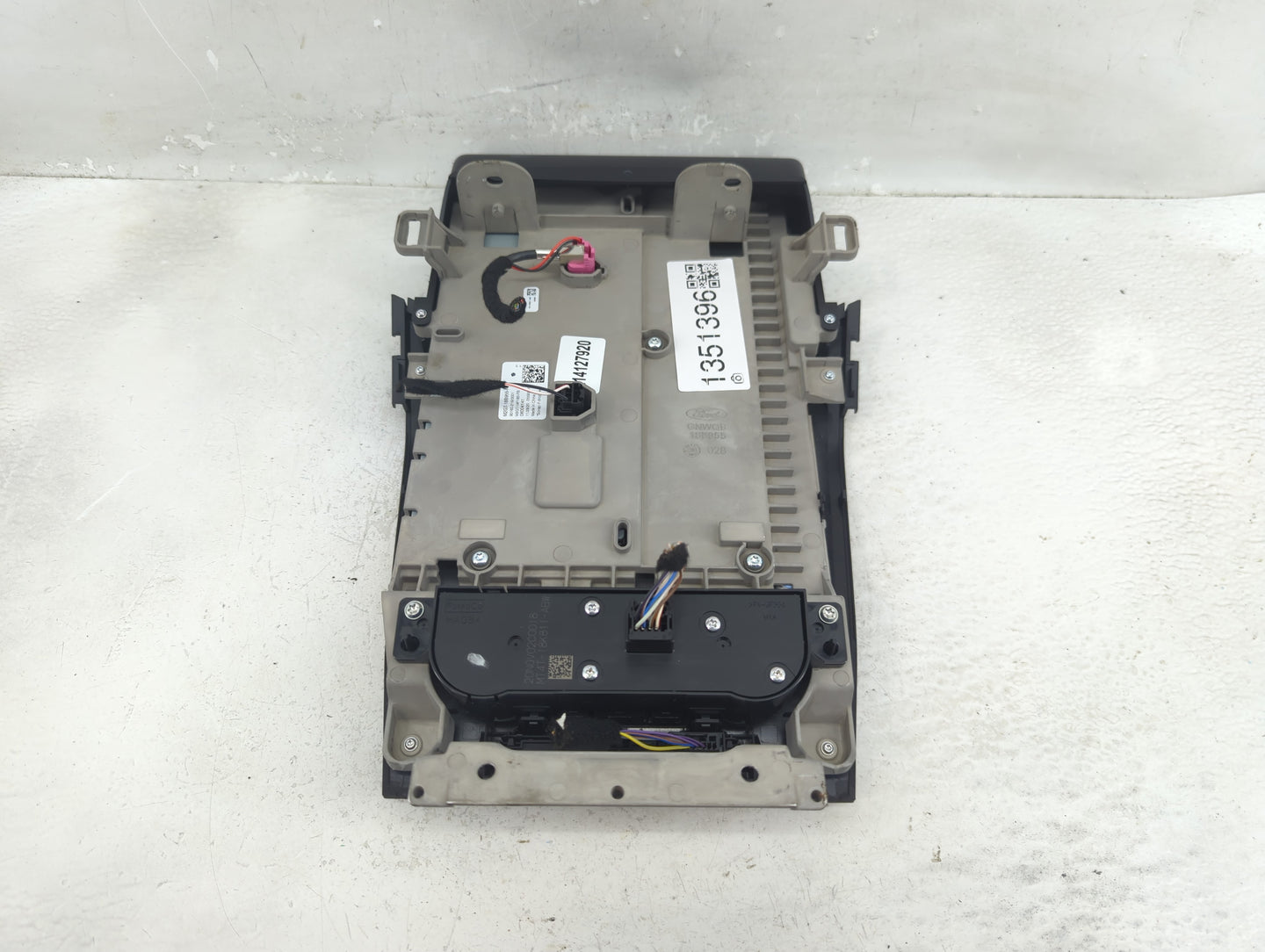 2021 Ford Edge Radio AM FM Cd Player Receiver Replacement P/N:M2GT-14F180-FB M2GT-18B955-FC Fits OEM Used Auto Parts - Oemus