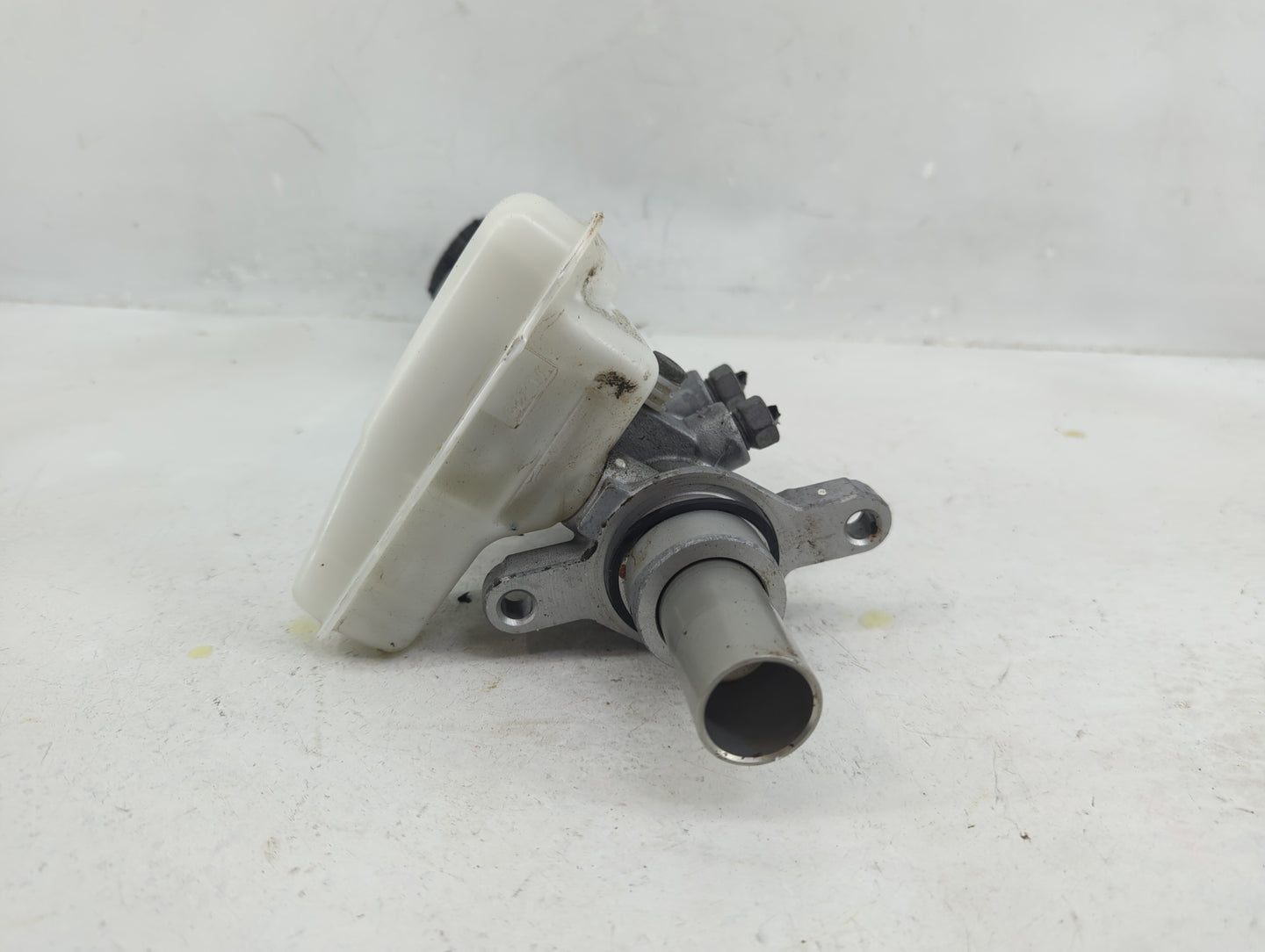 2015-2020 Ford Edge Brake Master Cylinder - Oemusedautoparts1.com