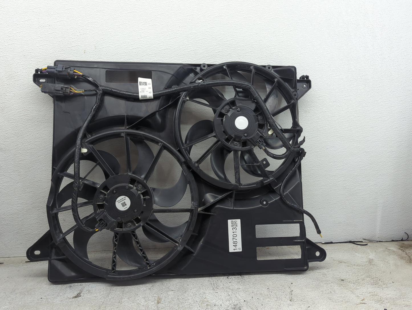 2021 Ford Edge Electric Radiator Cooling Fan Motor Assembly P/N:F2G3-8C607-DE EZG3-8C607-DE, K2GT-8C280-AD Fits OEM Used Aut