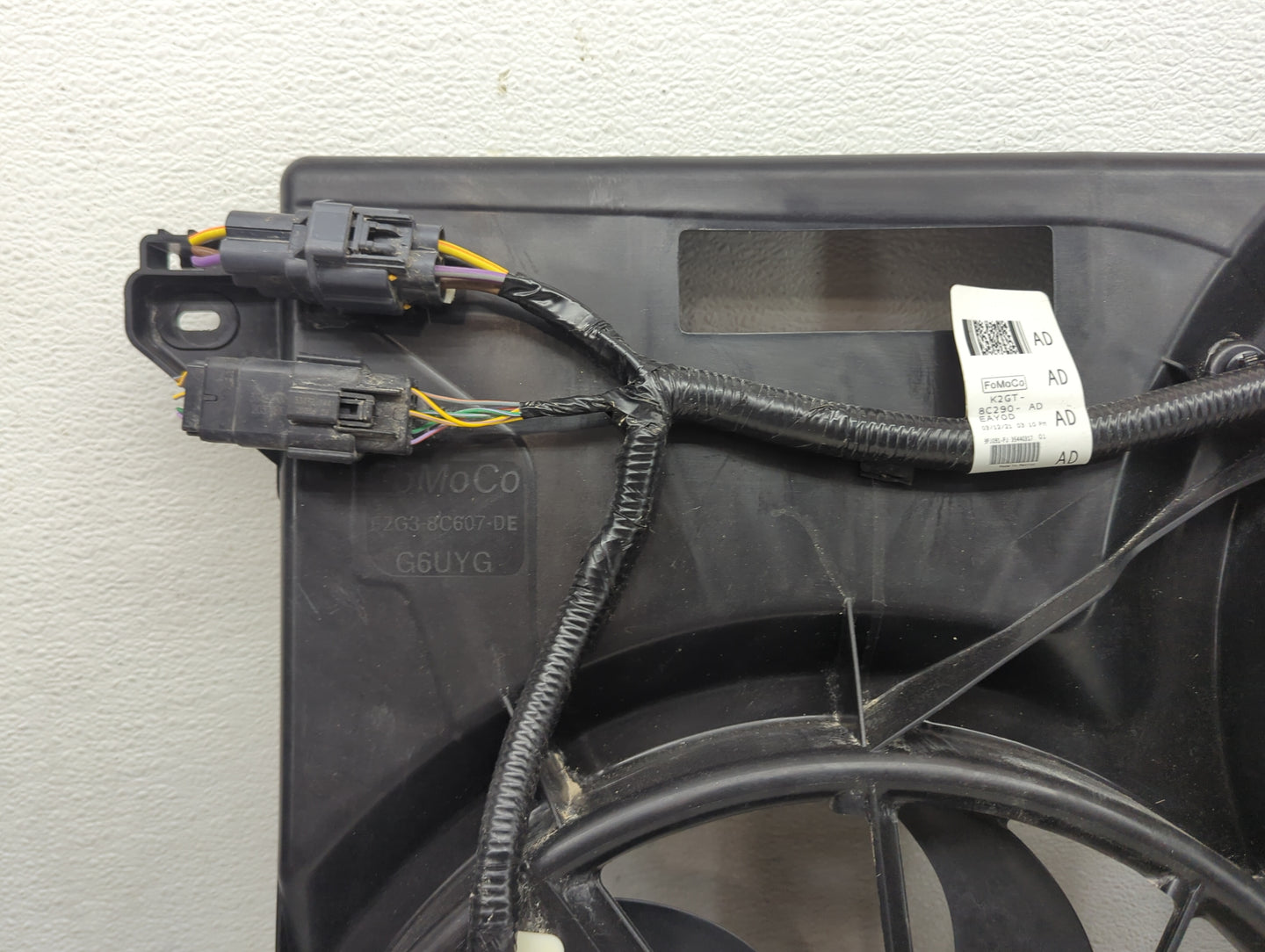 2021 Ford Edge Electric Radiator Cooling Fan Motor Assembly P/N:F2G3-8C607-DE EZG3-8C607-DE, K2GT-8C280-AD Fits OEM Used Aut