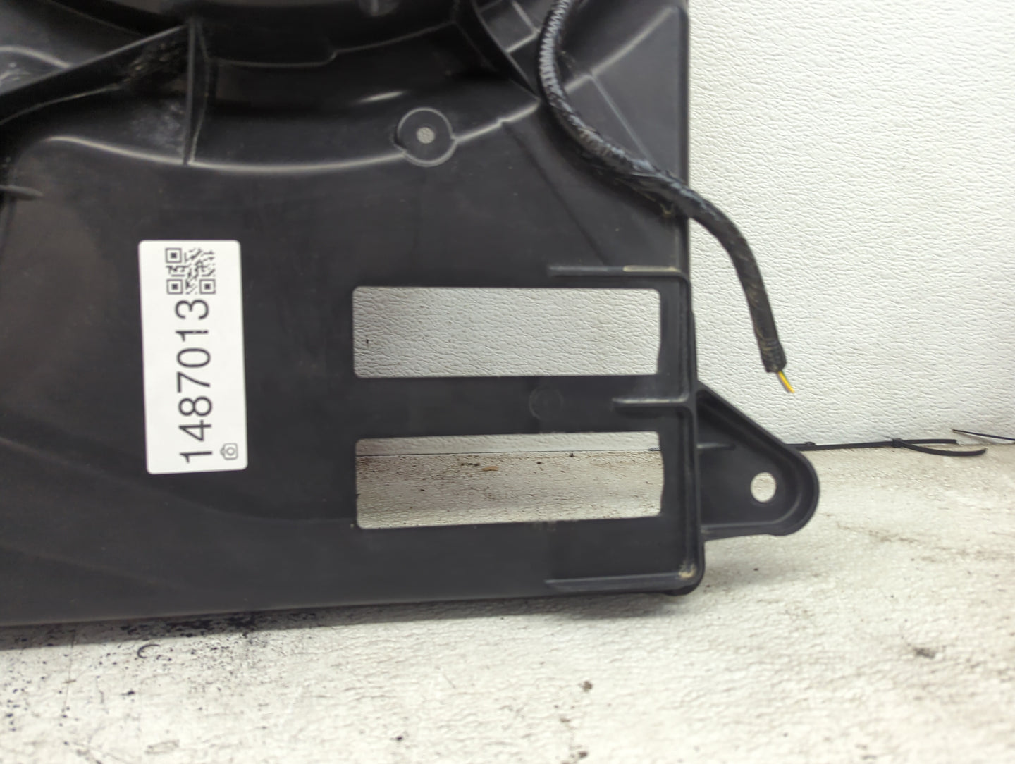 2021 Ford Edge Electric Radiator Cooling Fan Motor Assembly P/N:F2G3-8C607-DE EZG3-8C607-DE, K2GT-8C280-AD Fits OEM Used Aut
