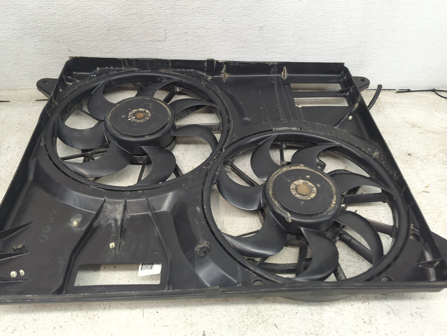 2021 Ford Edge Electric Radiator Cooling Fan Motor Assembly P/N:F2G3-8C607-DE EZG3-8C607-DE, K2GT-8C280-AD Fits OEM Used Aut