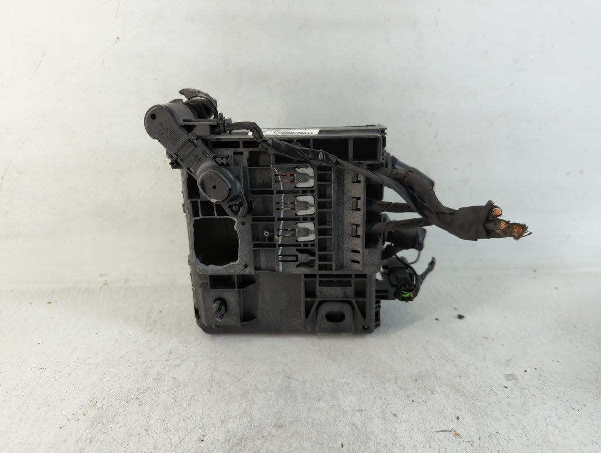 2019-2020 Ford Edge Fusebox Fuse Box Panel Relay Module P/N:G2GT14A075AA Fits Fits 2019 2020 OEM Used Auto Parts - Oemusedau