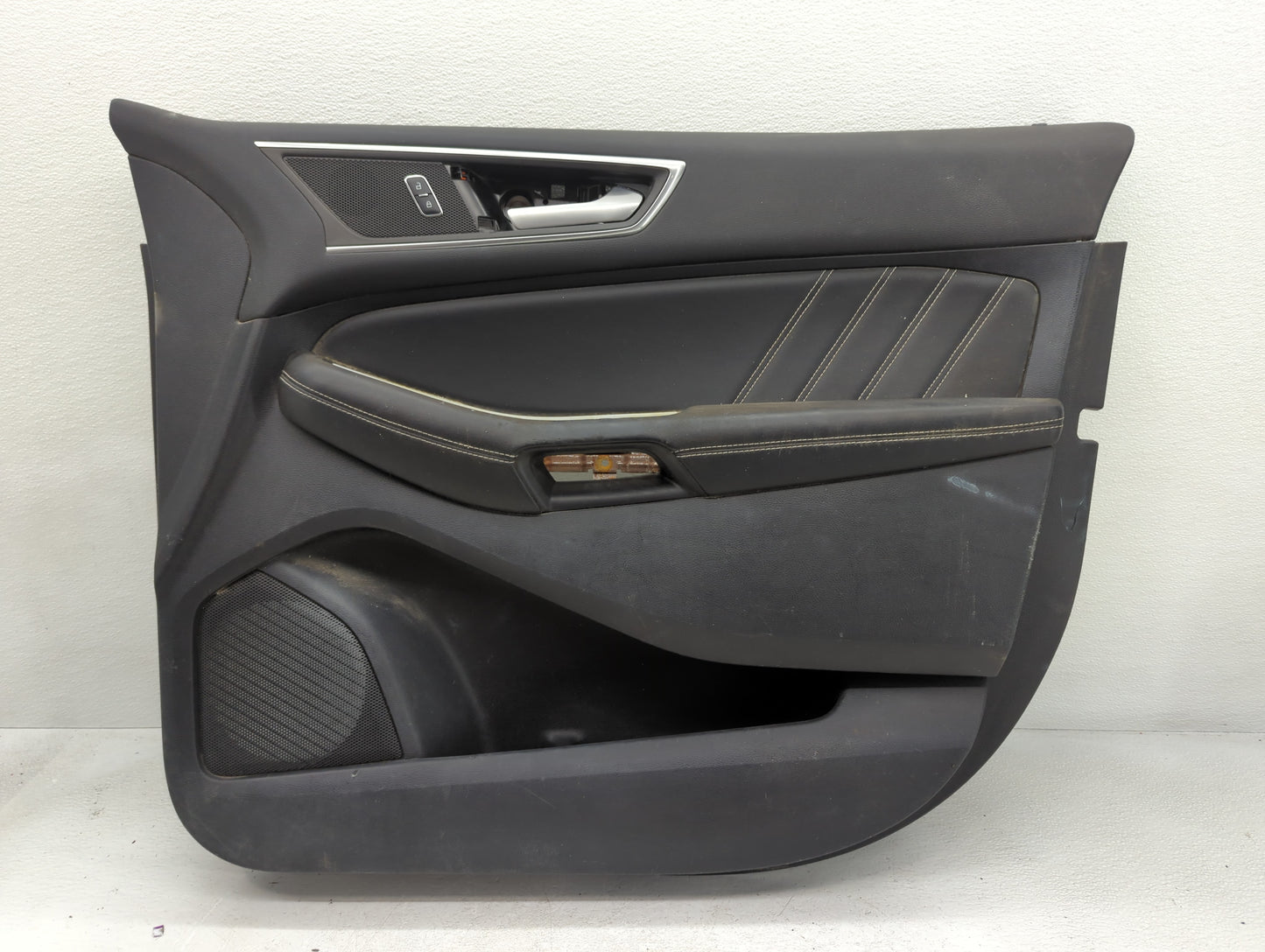 2021 Ford Edge Front Right Passenger Interior Door Panel Trim - Oemusedautoparts1.com