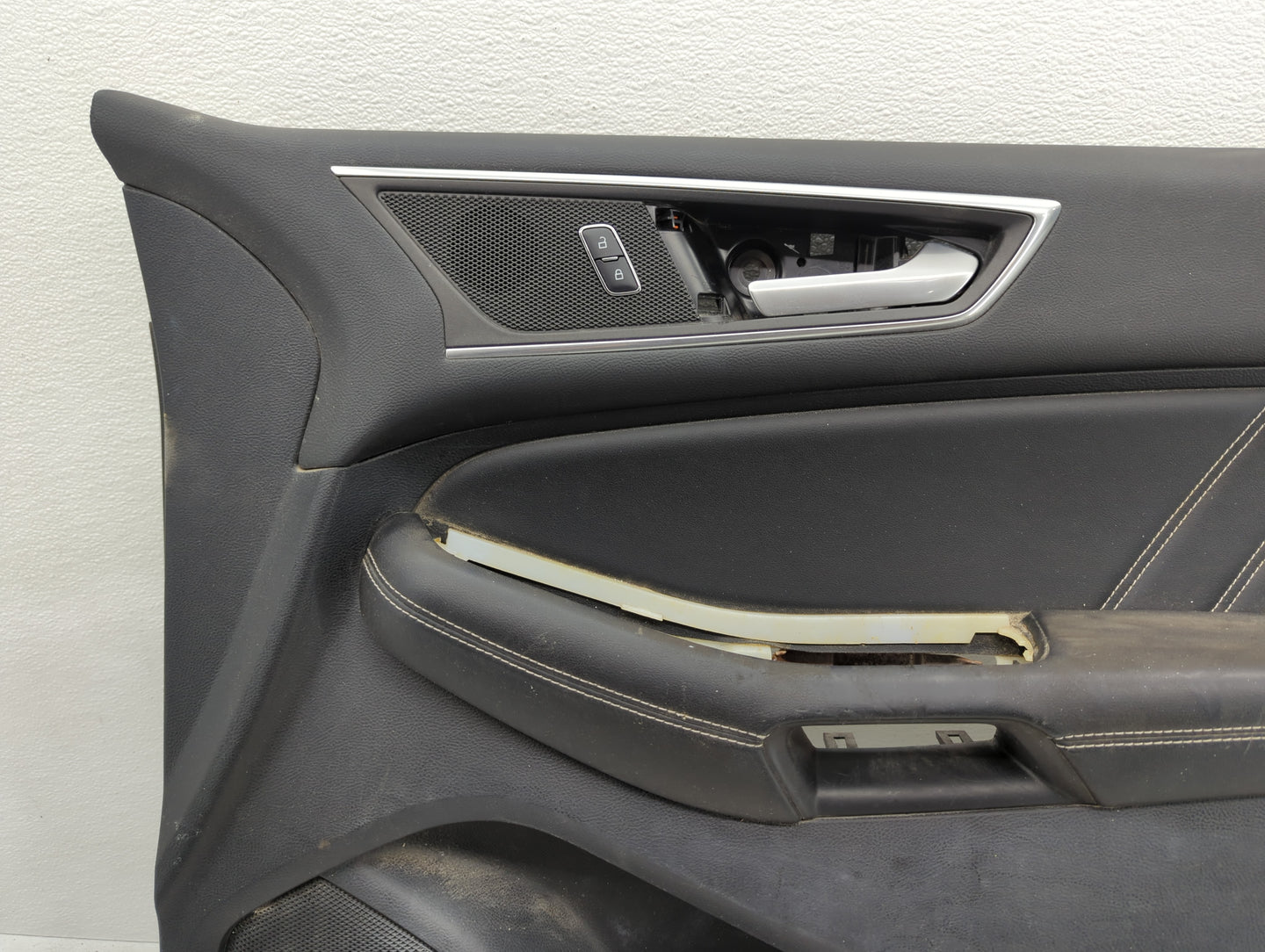 2021 Ford Edge Front Right Passenger Interior Door Panel Trim - Oemusedautoparts1.com