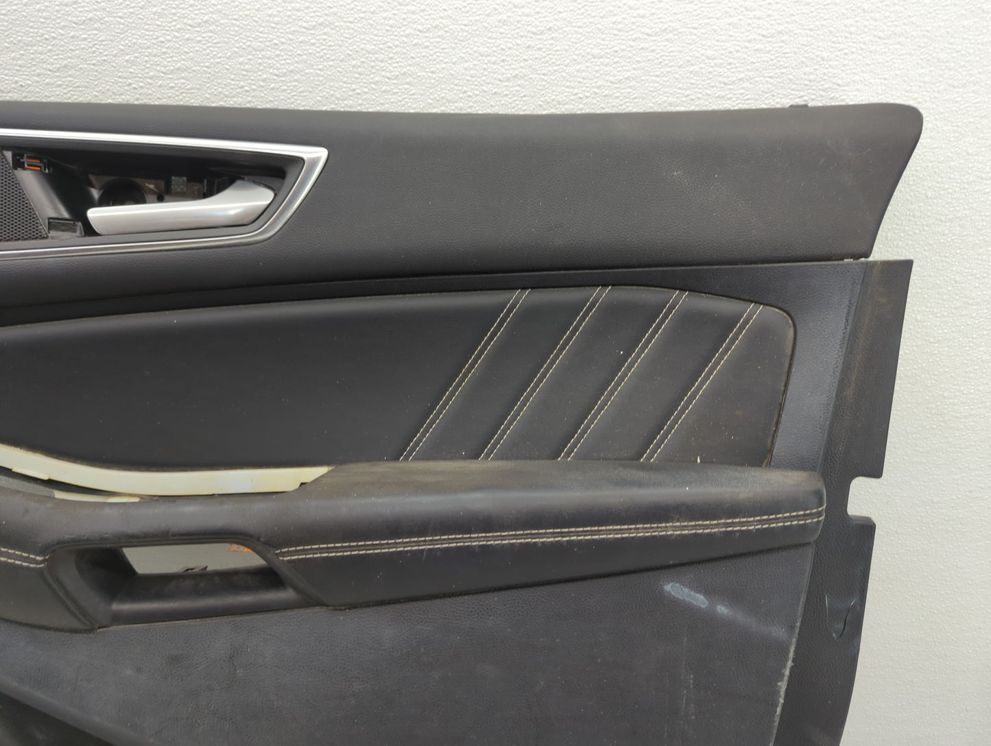 2021 Ford Edge Front Right Passenger Interior Door Panel Trim - Oemusedautoparts1.com