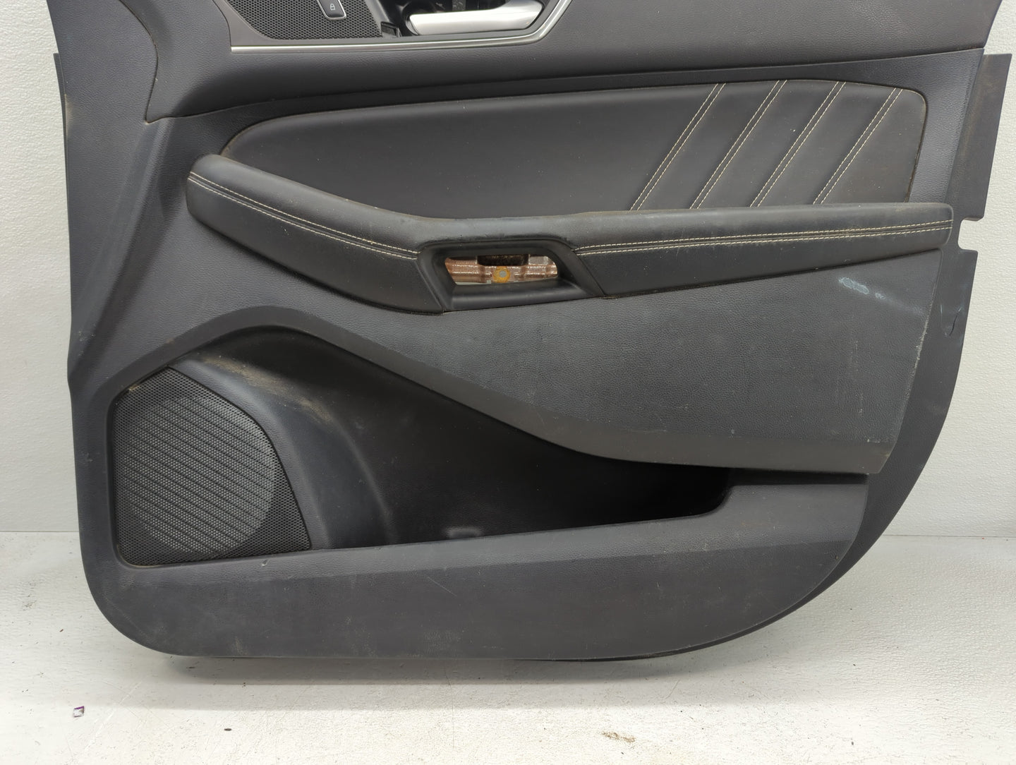 2021 Ford Edge Front Right Passenger Interior Door Panel Trim - Oemusedautoparts1.com