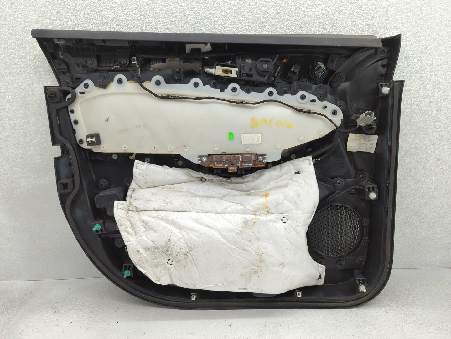 2021 Ford Edge Front Right Passenger Interior Door Panel Trim - Oemusedautoparts1.com