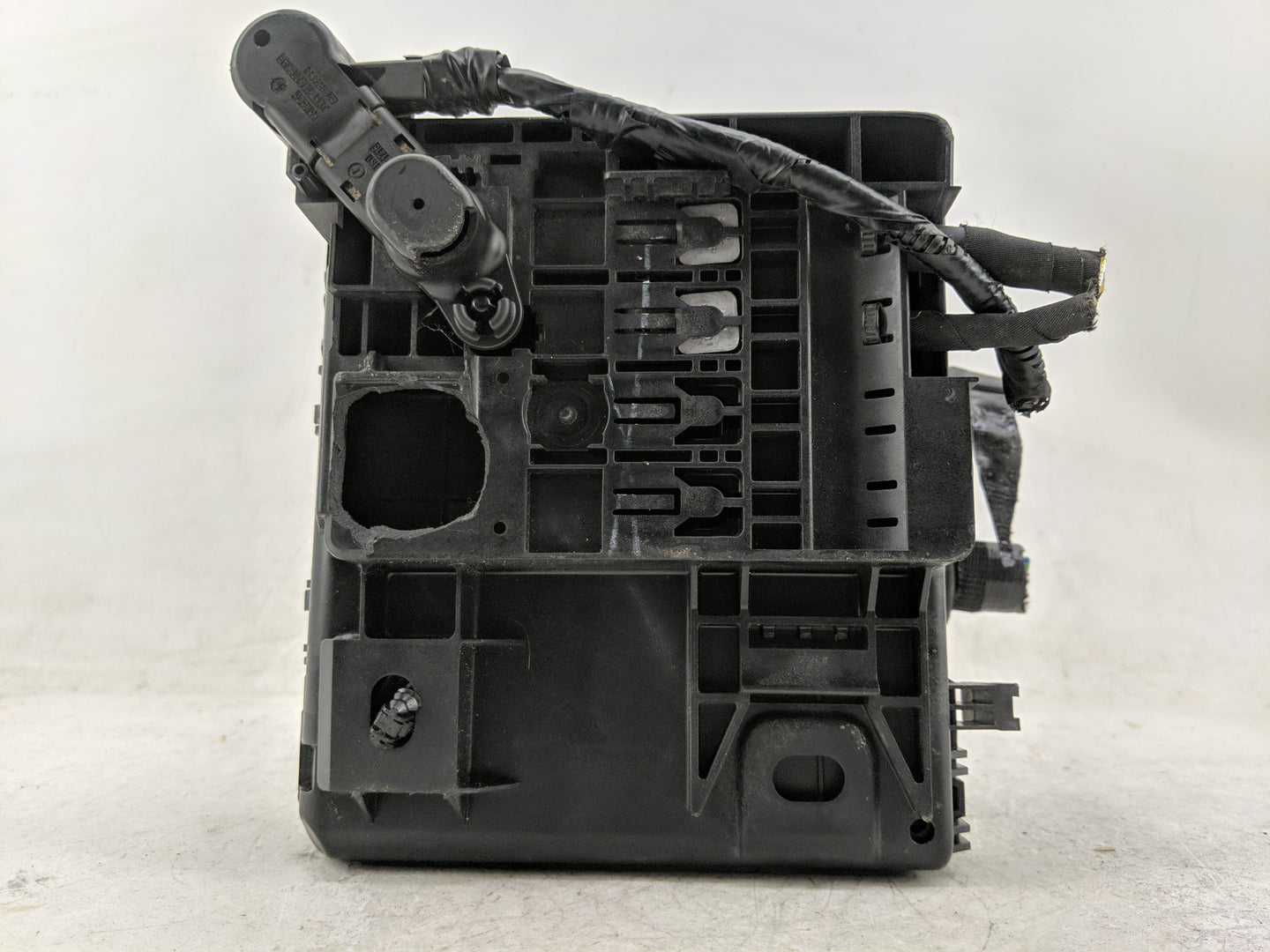 2021-2022 Ford Escape Fusebox Fuse Box Panel Relay Module P/N:JX6T-14A094-AE Fits Fits 2021 2022 OEM Used Auto Parts - Oemus