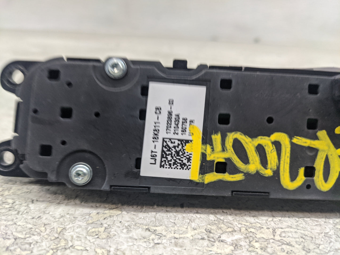 2021-2022 Ford Escape Radio Control Panel - Oemusedautoparts1.com