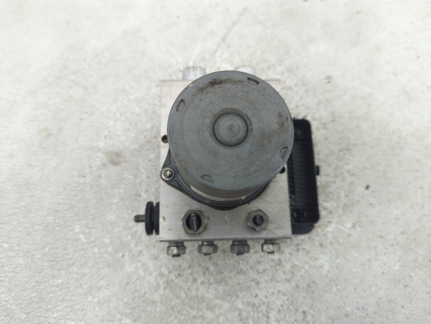 2021 Ford Expedition ABS Pump Control Module Replacement P/N:ML14-2B373-BA Fits OEM Used Auto Parts - Oemusedautoparts1.com