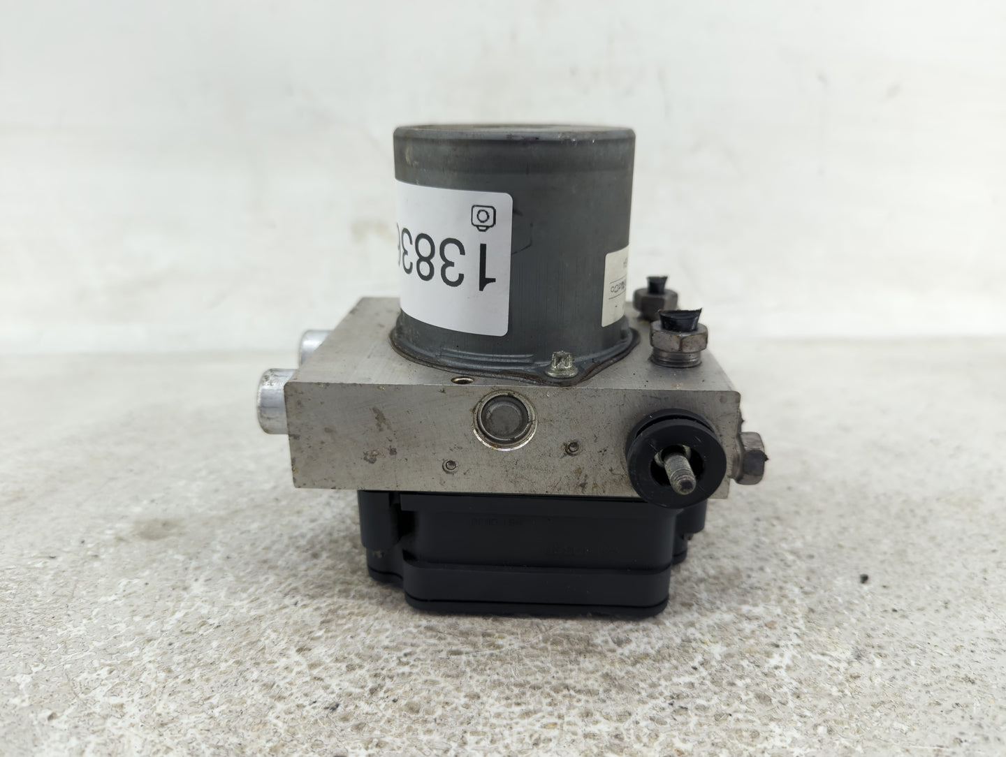2021 Ford Expedition ABS Pump Control Module Replacement P/N:ML14-2B373-BA Fits OEM Used Auto Parts - Oemusedautoparts1.com
