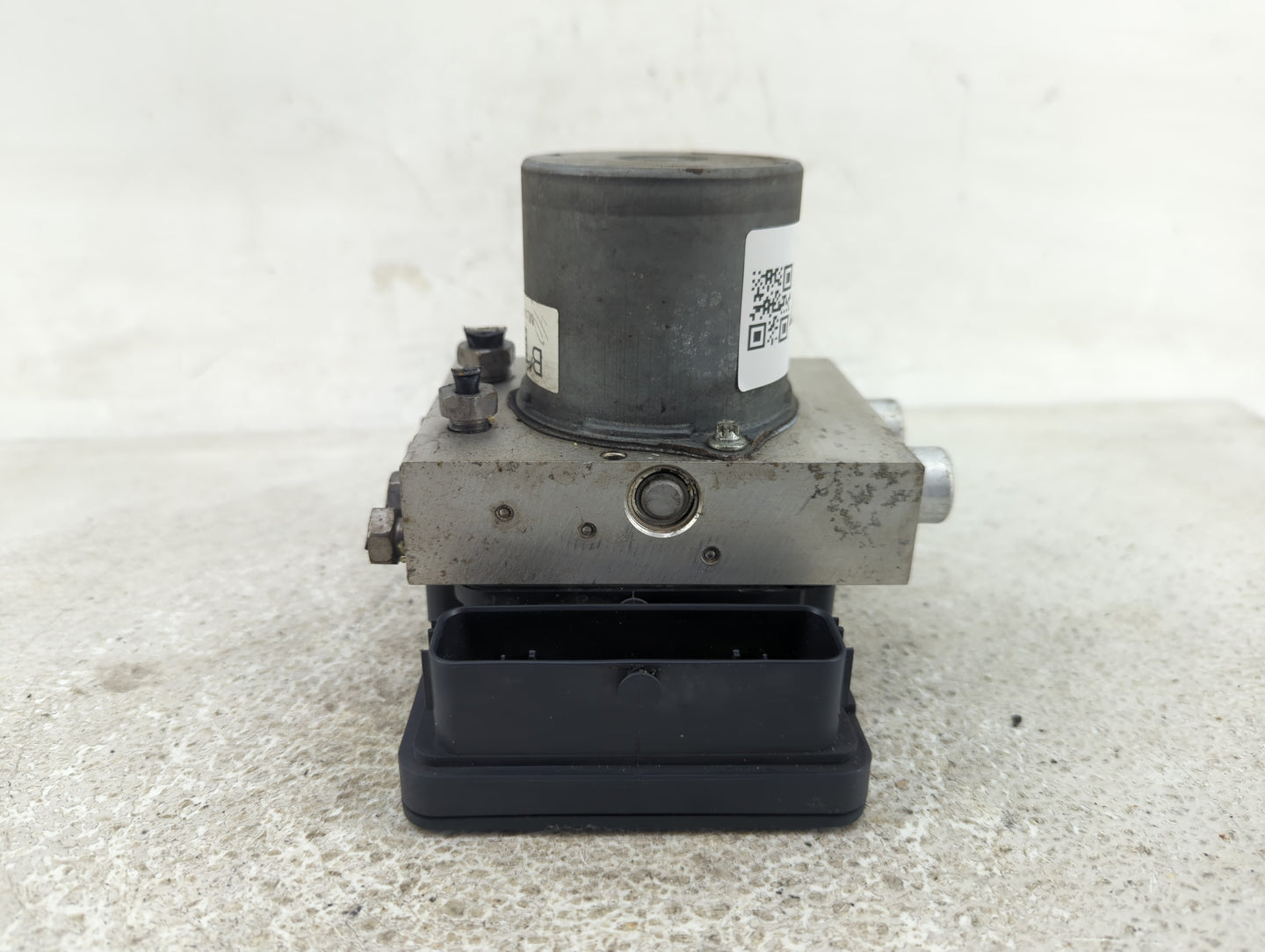 2021 Ford Expedition ABS Pump Control Module Replacement P/N:ML14-2B373-BA Fits OEM Used Auto Parts - Oemusedautoparts1.com