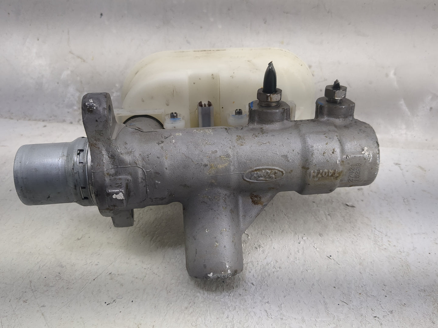 2018-2021 Ford Expedition Brake Master Cylinder 1497865 - Oemusedautoparts1.com