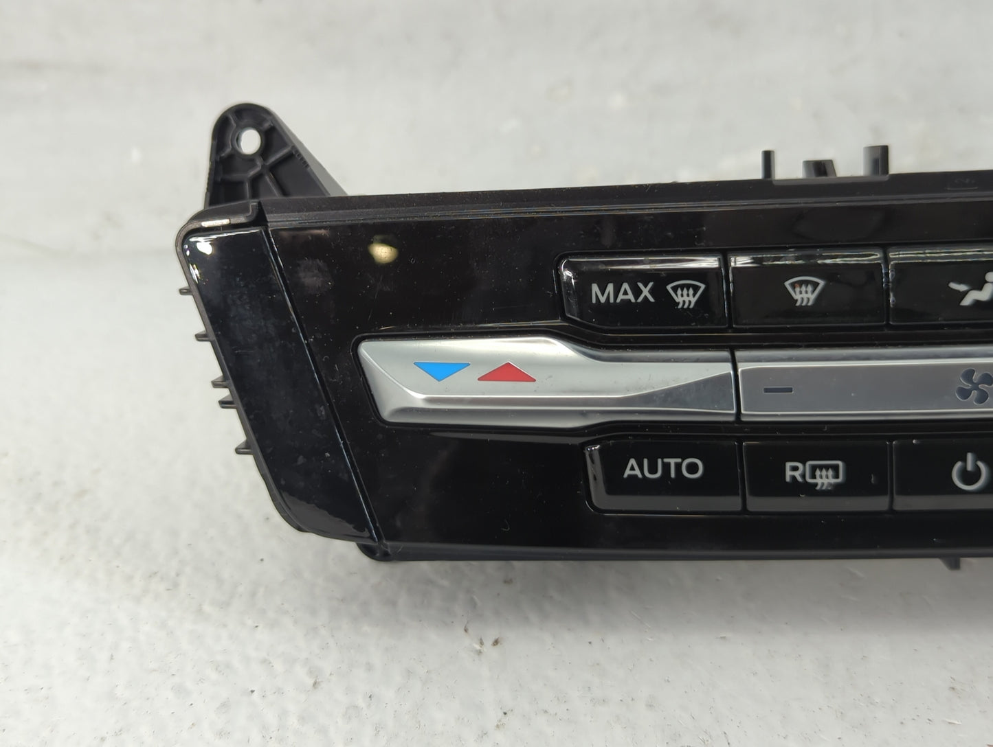 2021 Ford Explorer Climate Control Module Temperature AC/Heater Replacement P/N:LB5T-18C612-HG Fits OEM Used Auto Parts - Oe