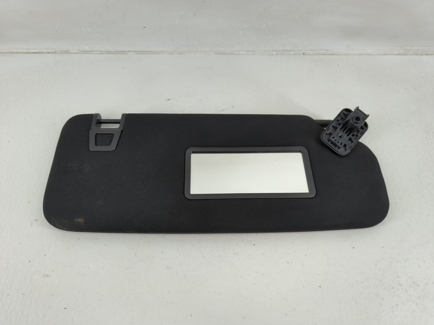 2021 Ford Explorer Sun Visor Shade Replacement Passenger Right Mirror Fits OEM Used Auto Parts - Oemusedautoparts1.com