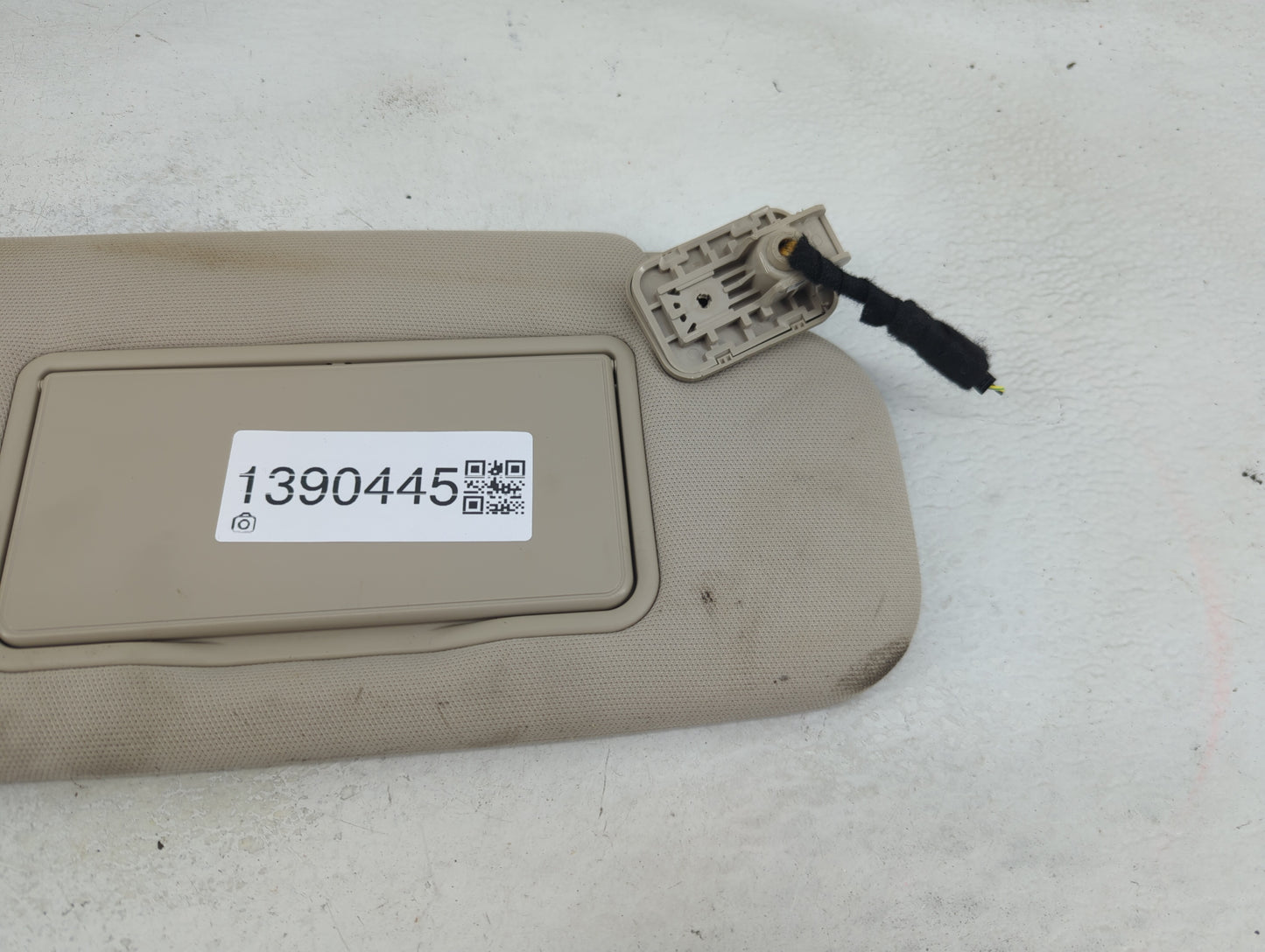 2021 Ford Explorer Sun Visor Shade Replacement Passenger Right Mirror Fits OEM Used Auto Parts - Oemusedautoparts1.com