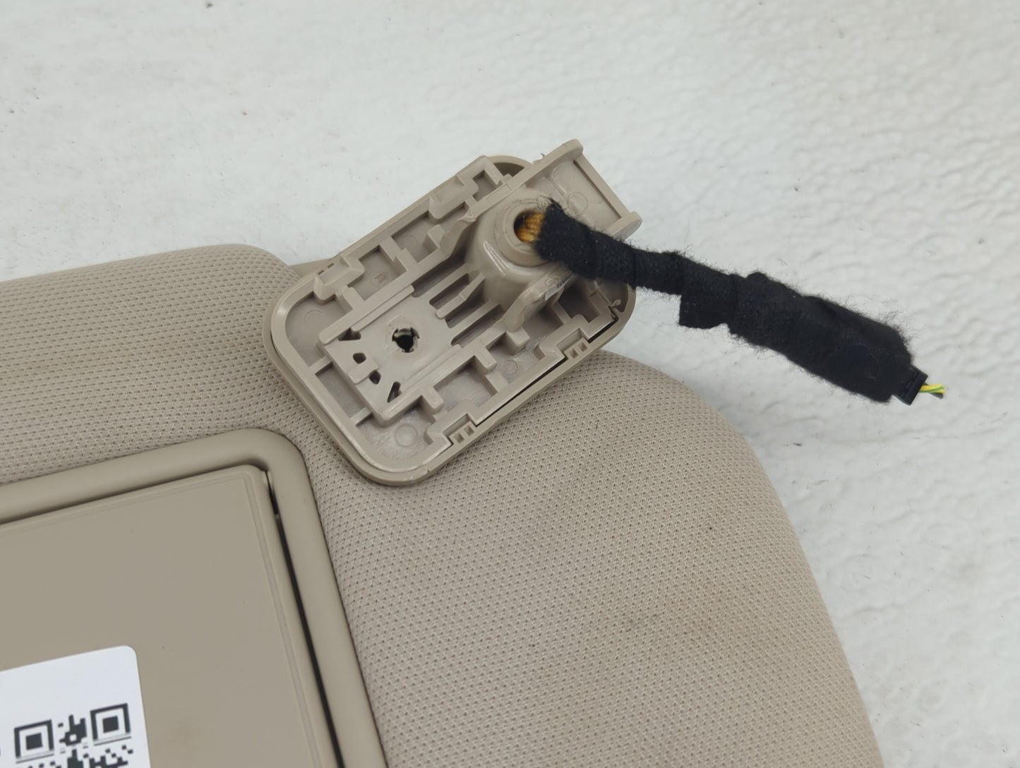 2021 Ford Explorer Sun Visor Shade Replacement Passenger Right Mirror Fits OEM Used Auto Parts - Oemusedautoparts1.com