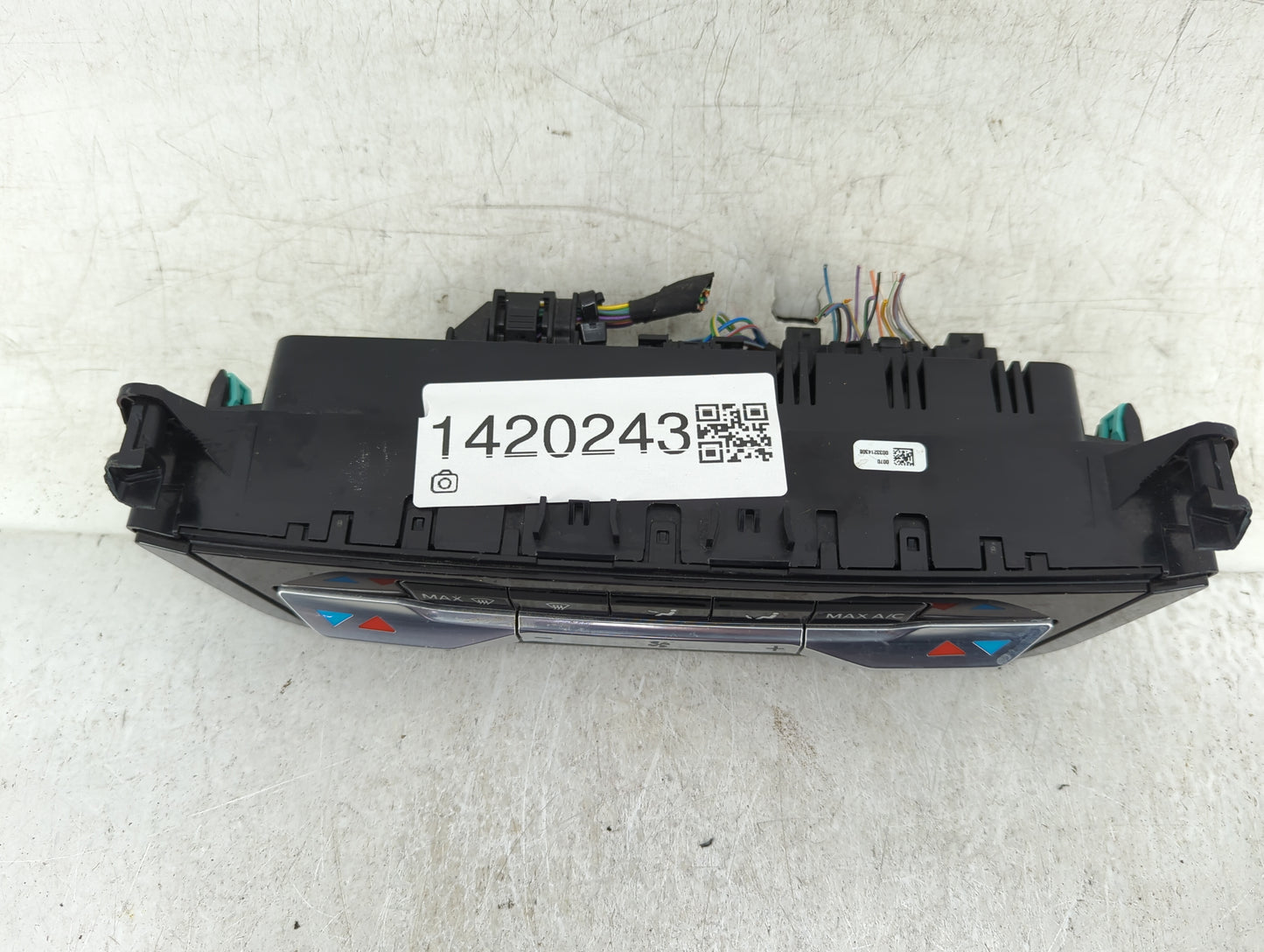 2021 Ford Explorer Climate Control Module Temperature AC/Heater Replacement P/N:LB5T-18C612-HG Fits OEM Used Auto Parts - Oe