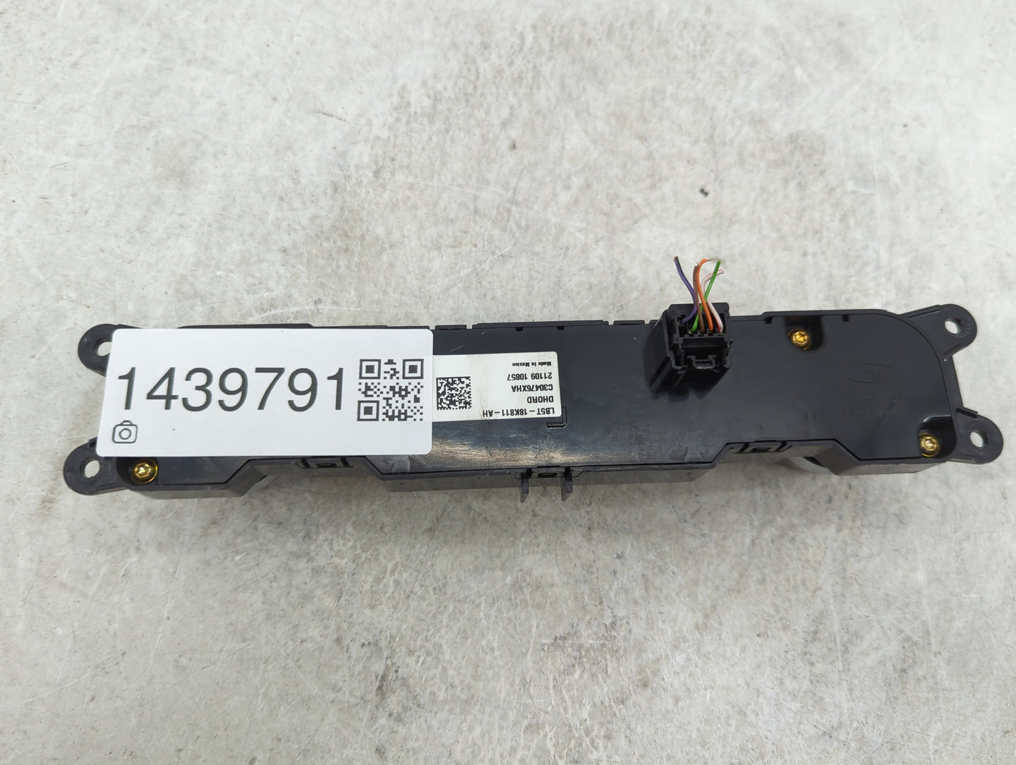 2021 Ford Explorer Climate Control Module Temperature AC/Heater Replacement P/N:LB5T-18K811-AH Fits OEM Used Auto Parts - Oe