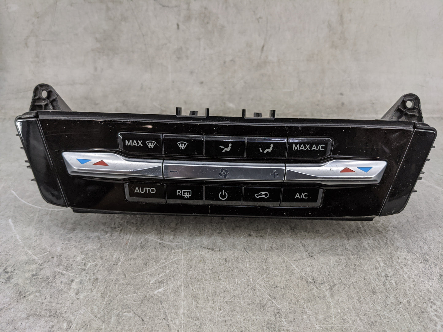 2021 Ford Explorer Climate Control Module Temperature AC/Heater Replacement P/N:LB5T-18C612-HG Fits OEM Used Auto Parts - Oe