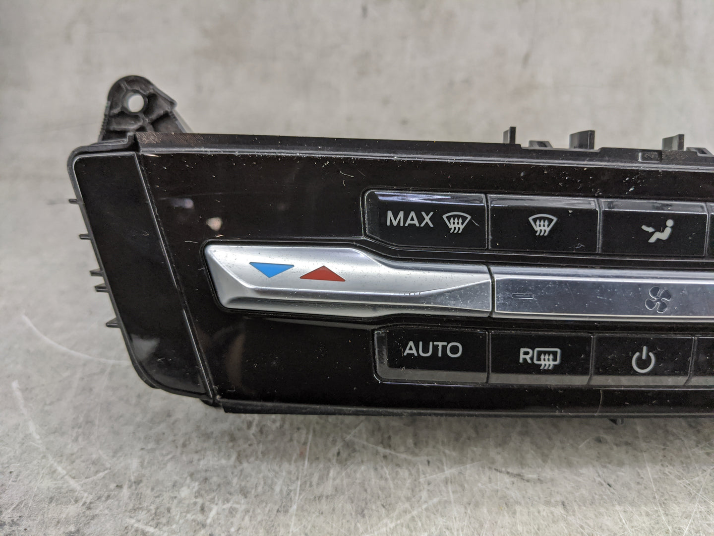 2021 Ford Explorer Climate Control Module Temperature AC/Heater Replacement P/N:LB5T-18C612-HG Fits OEM Used Auto Parts - Oe