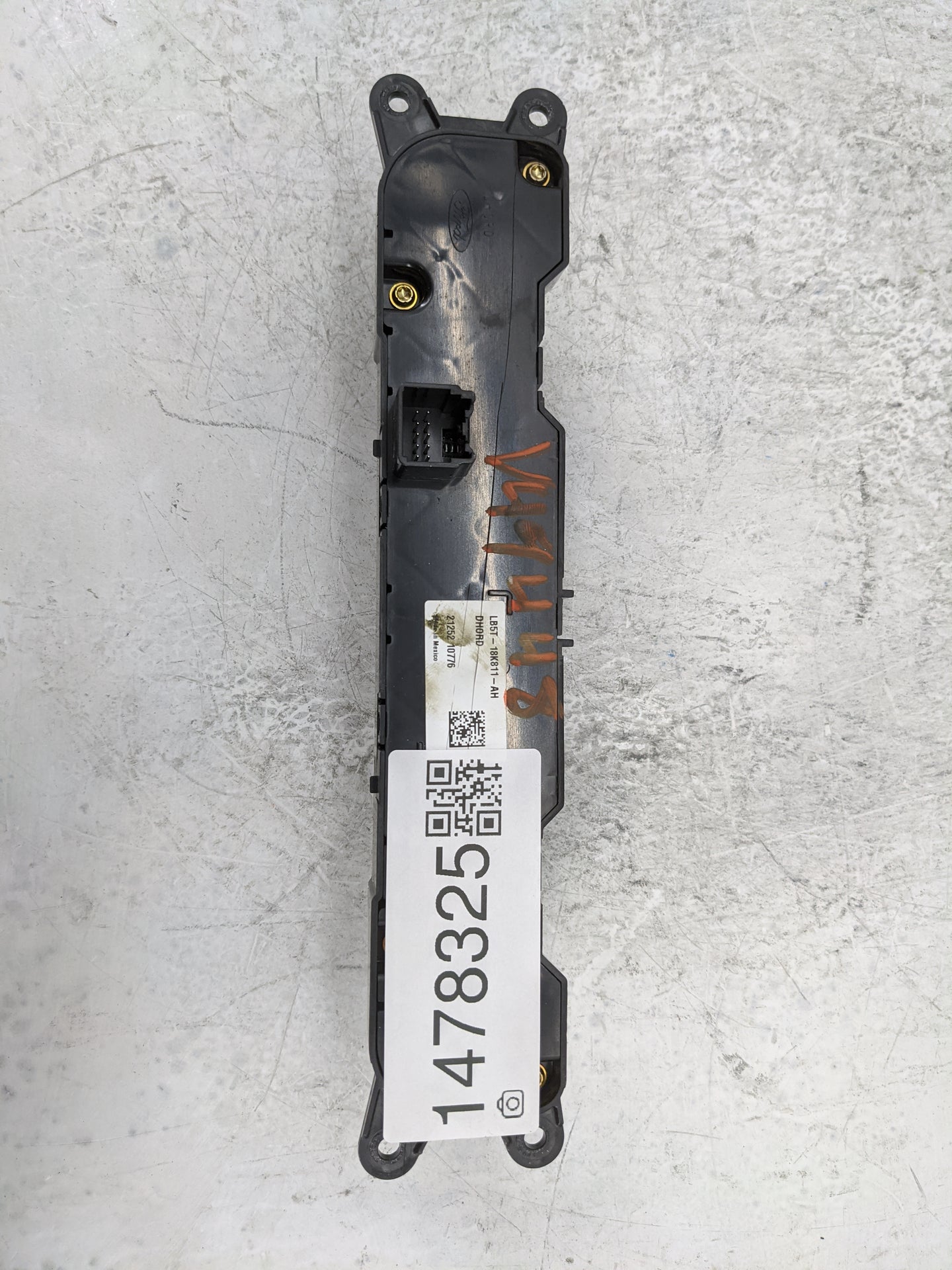 2021 Ford Explorer Radio AM FM Cd Player Receiver Replacement P/N:LB5T-18K811-AH Fits OEM Used Auto Parts - Oemusedautoparts