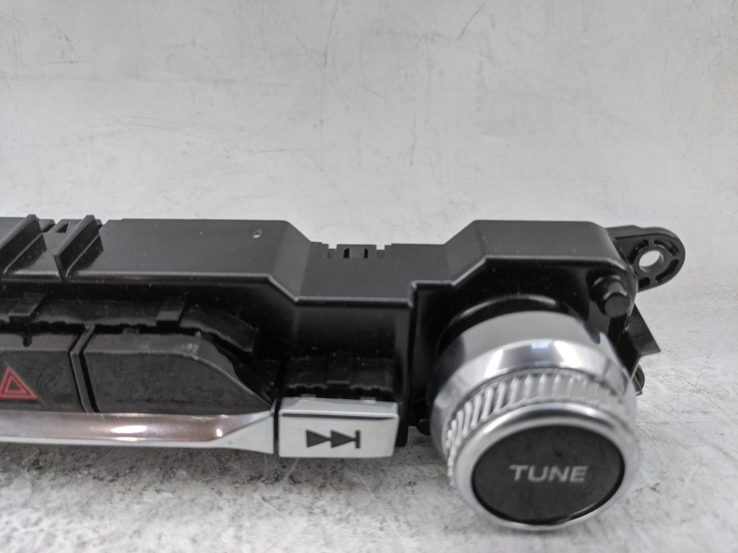 2021 Ford Explorer Radio AM FM Cd Player Receiver Replacement P/N:LB5T-18K811-AH Fits OEM Used Auto Parts - Oemusedautoparts
