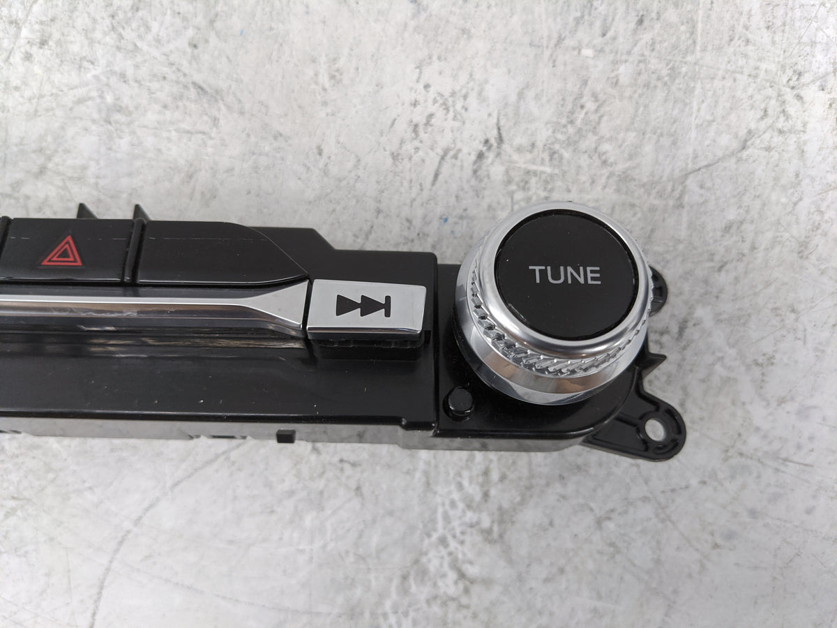 2021 Ford Explorer Radio AM FM Cd Player Receiver Replacement P/N:LB5T-18K811-AH C30476XHA Fits OEM Used Auto Parts - Oemuse