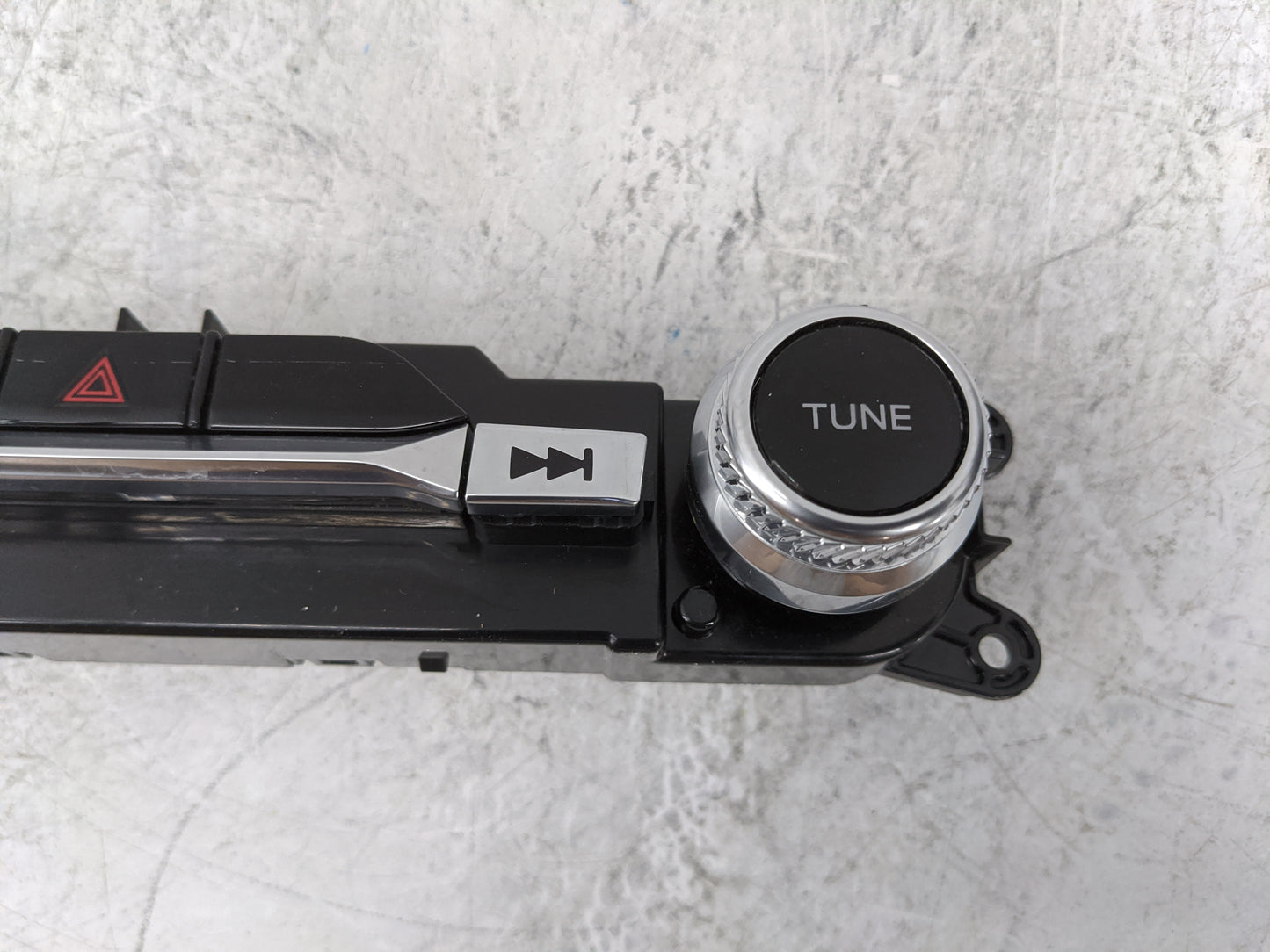2021 Ford Explorer Radio AM FM Cd Player Receiver Replacement P/N:LB5T-18K811-AH C30476XHA Fits OEM Used Auto Parts - Oemuse