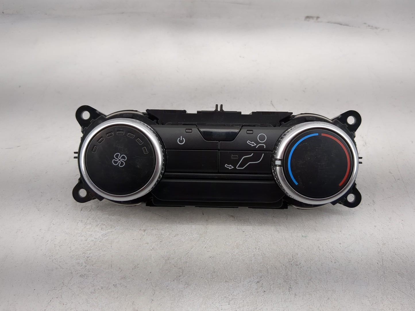 2021 Ford Explorer Climate Control Module Temperature AC/Heater Replacement P/N:0032951206 Fits OEM Used Auto Parts - Oemuse